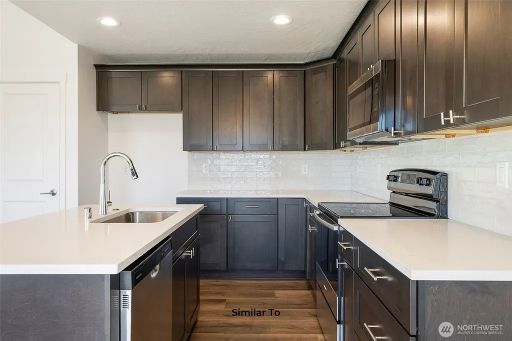 321 N Lessor Loop Moses Lake WA 98837