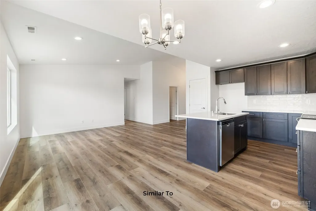 321 N Lessor Loop Moses Lake WA 98837