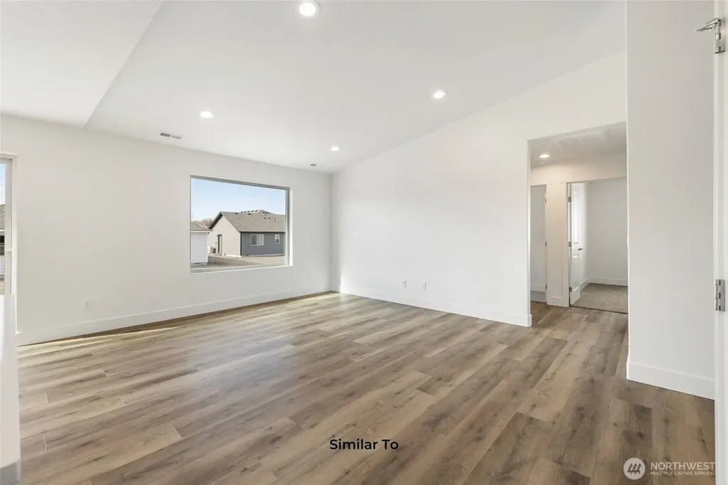 321 N Lessor Loop Moses Lake WA 98837