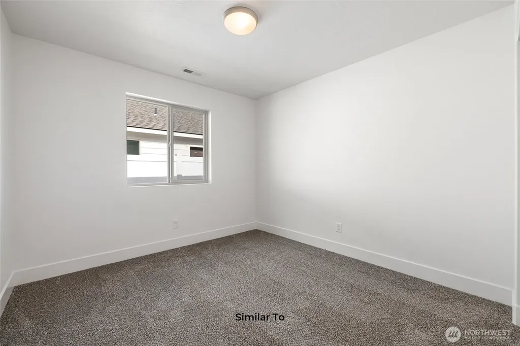 321 N Lessor Loop Moses Lake WA 98837
