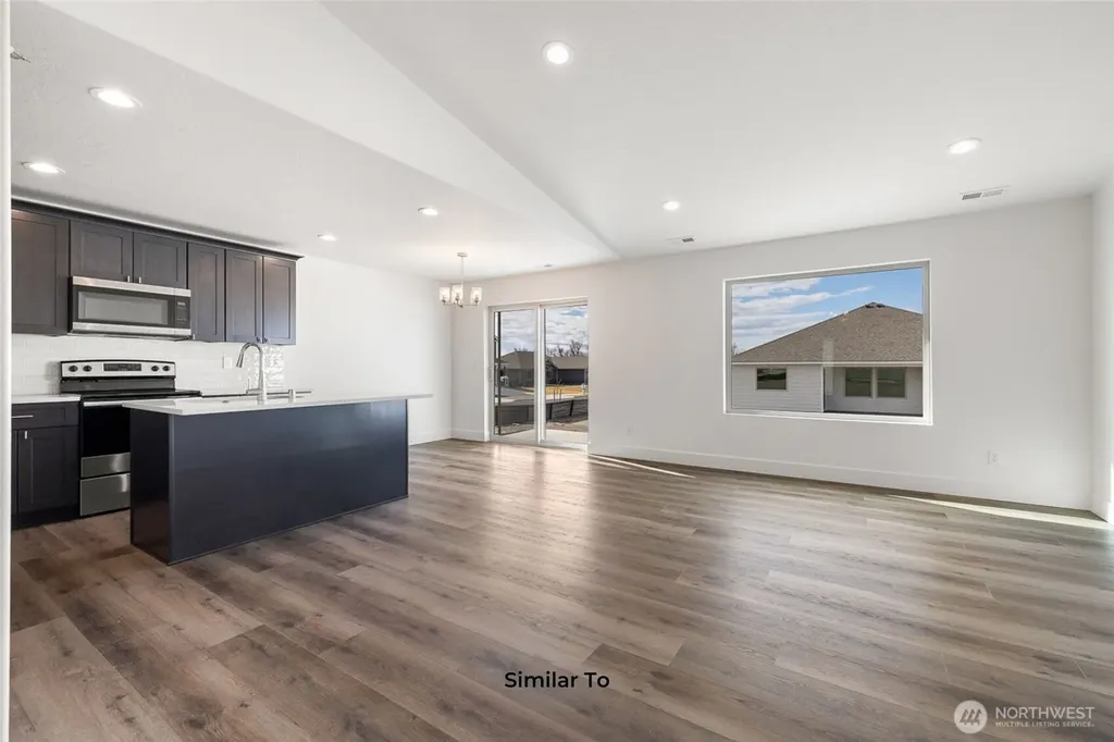 321 N Lessor Loop Moses Lake WA 98837