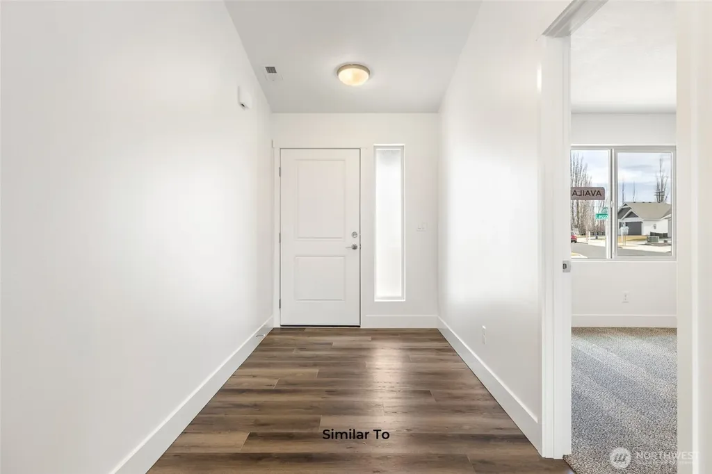 321 N Lessor Loop Moses Lake WA 98837