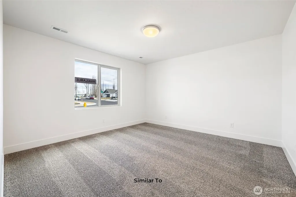 321 N Lessor Loop Moses Lake WA 98837