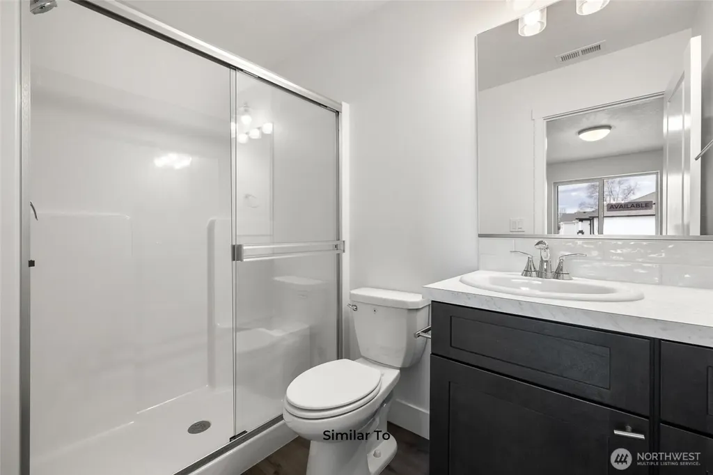 321 N Lessor Loop Moses Lake WA 98837