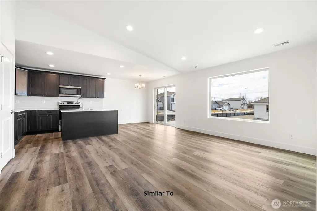 321 N Lessor Loop Moses Lake WA 98837