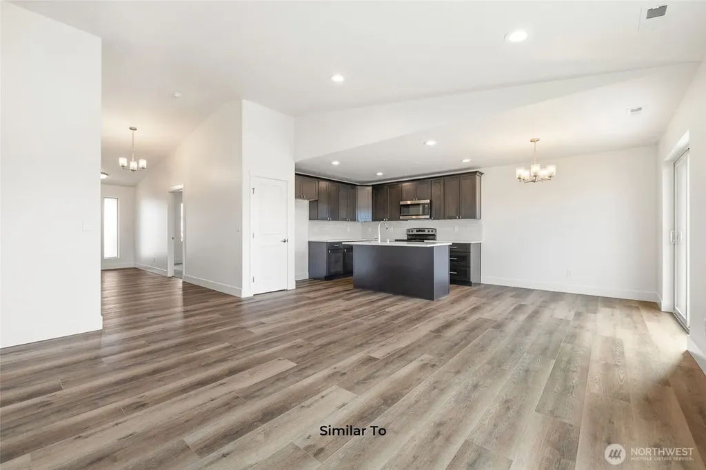 321 N Lessor Loop Moses Lake WA 98837