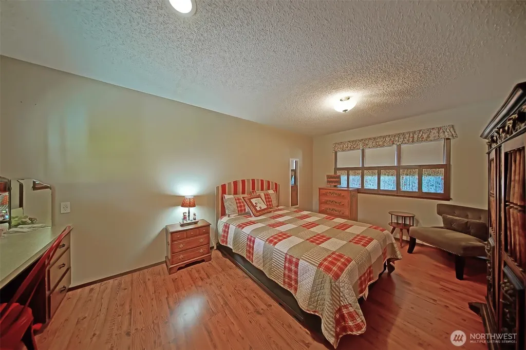37418 W Lake Walker Drive SE Enumclaw WA 98022
