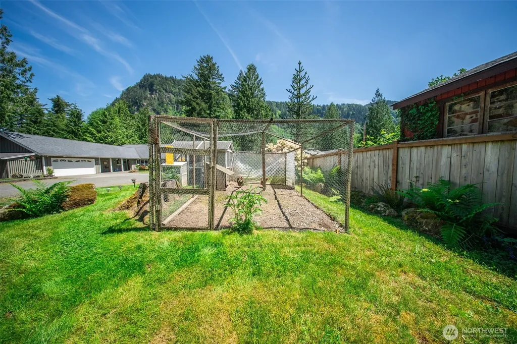 37418 W Lake Walker Drive SE Enumclaw WA 98022