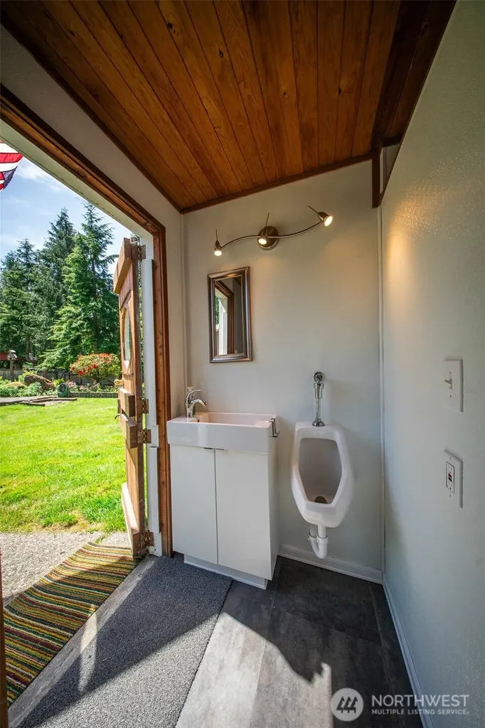 37418 W Lake Walker Drive SE Enumclaw WA 98022