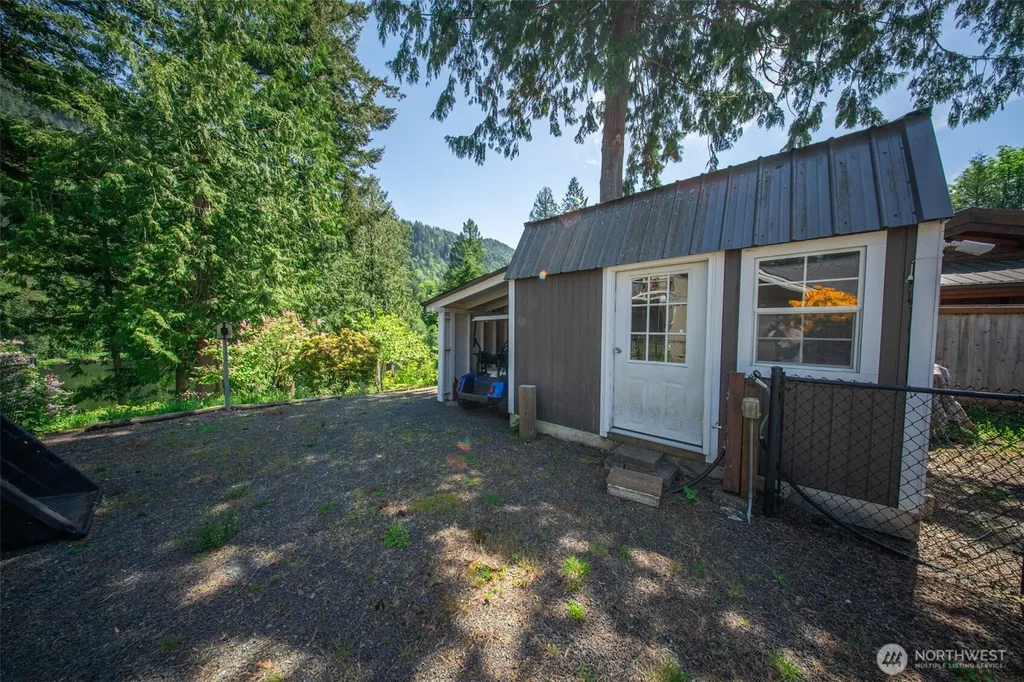 37418 W Lake Walker Drive SE Enumclaw WA 98022