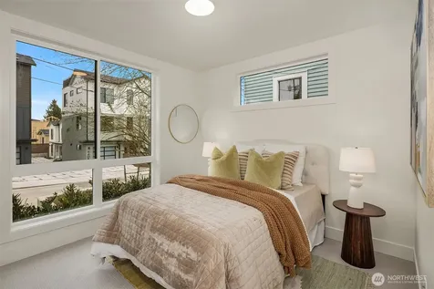 4411 1st Avenue NE Seattle WA 98105
