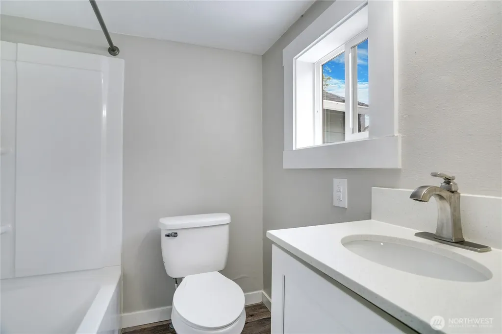 325 N Cambrian Bremerton WA 98312