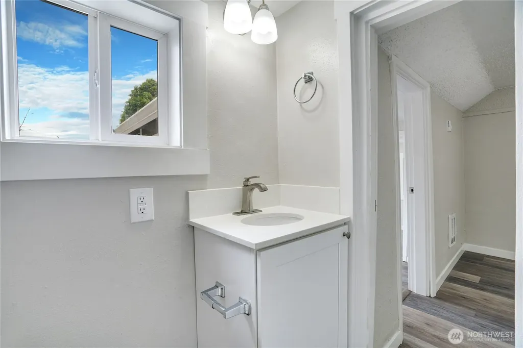 325 N Cambrian Bremerton WA 98312