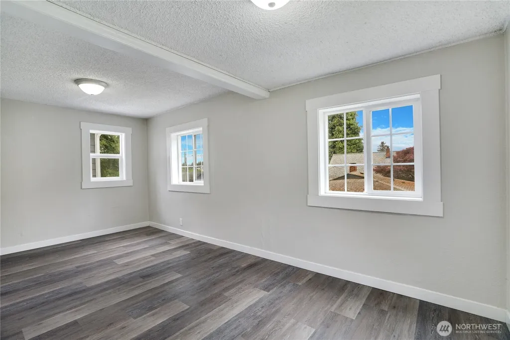 325 N Cambrian Bremerton WA 98312
