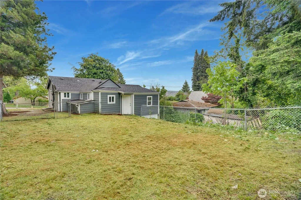 325 N Cambrian Bremerton WA 98312