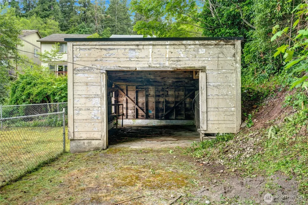 325 N Cambrian Bremerton WA 98312