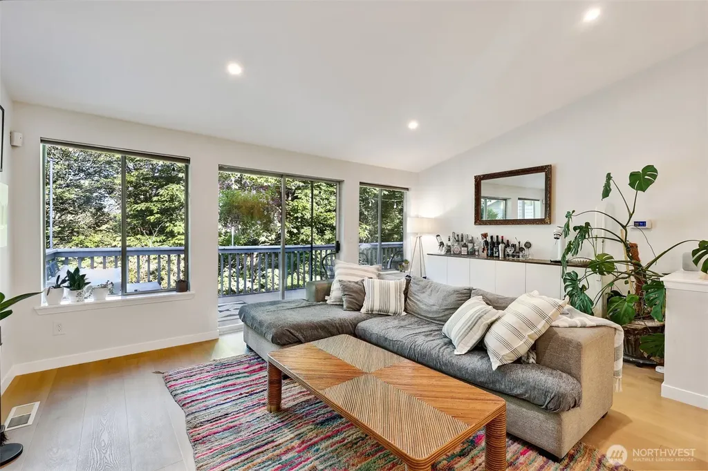 5126 S Garden Loop Road Seattle WA 98118