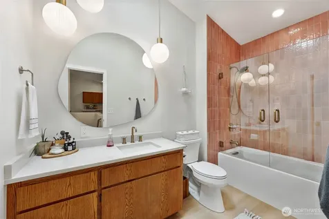 5126 S Garden Loop Road Seattle WA 98118