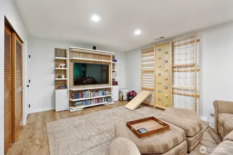 5126 S Garden Loop Road Seattle WA 98118