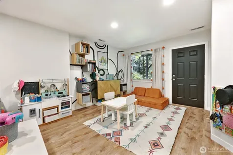 5126 S Garden Loop Road Seattle WA 98118