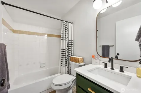 5126 S Garden Loop Road Seattle WA 98118
