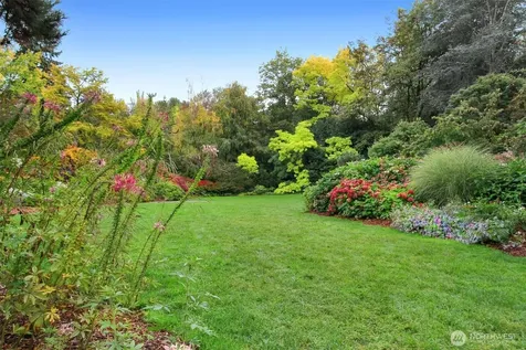 5126 S Garden Loop Road Seattle WA 98118