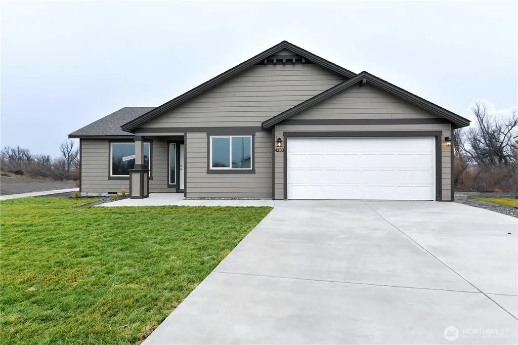 326 N Sandy Loop Moses Lake WA 98837