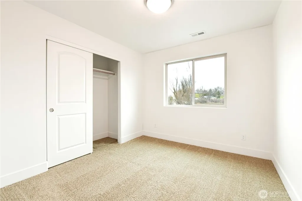 326 N Sandy Loop Moses Lake WA 98837