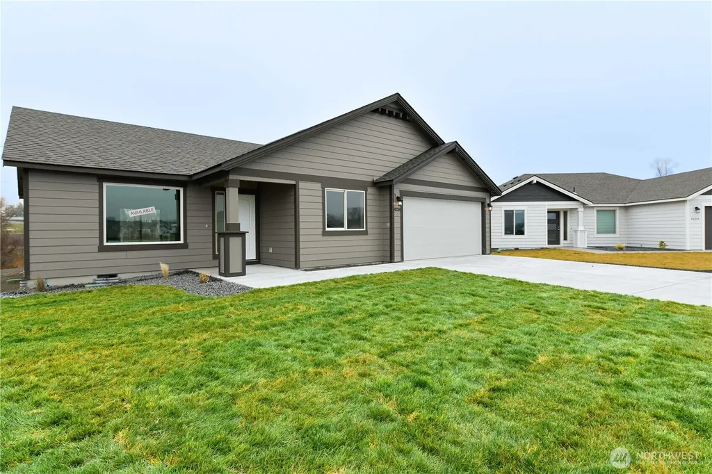 326 N Sandy Loop Moses Lake WA 98837