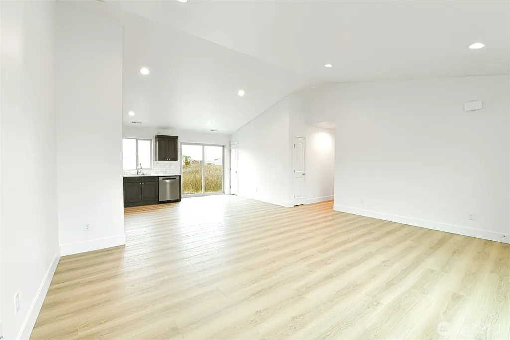 326 N Sandy Loop Moses Lake WA 98837