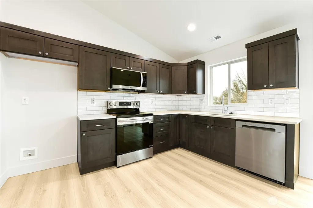 326 N Sandy Loop Moses Lake WA 98837