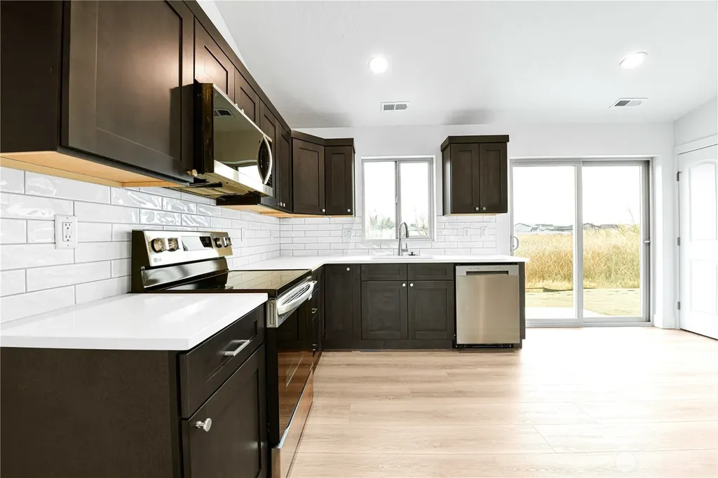 326 N Sandy Loop Moses Lake WA 98837