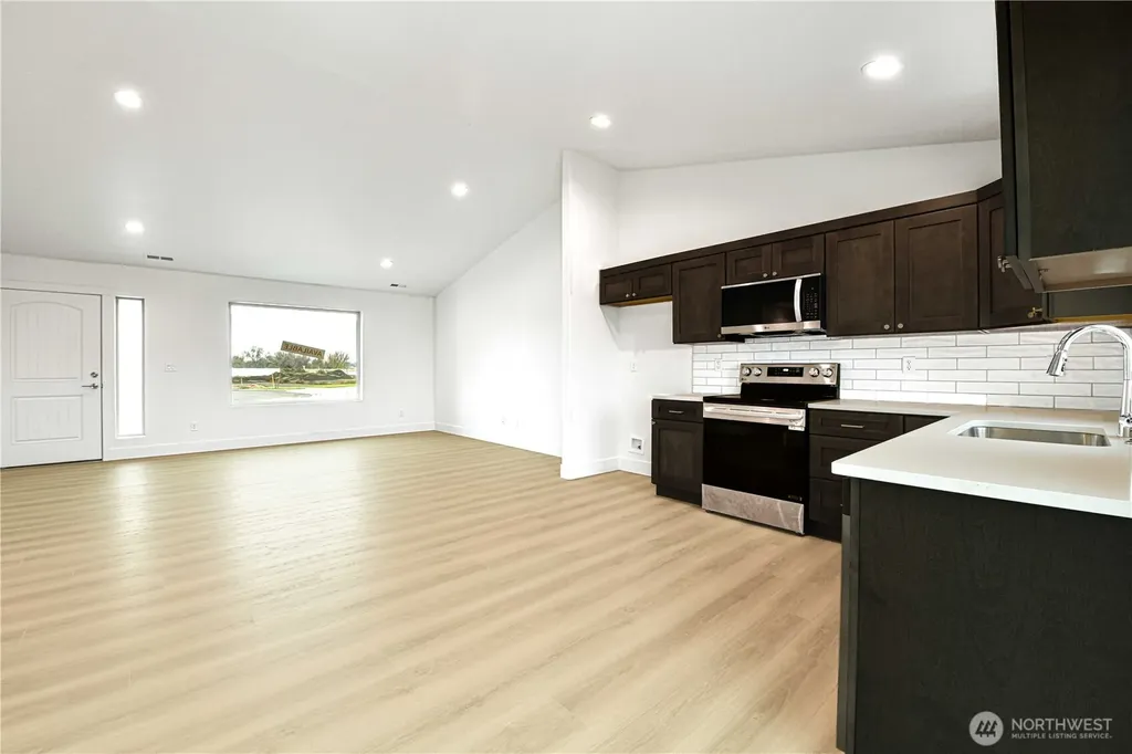 326 N Sandy Loop Moses Lake WA 98837