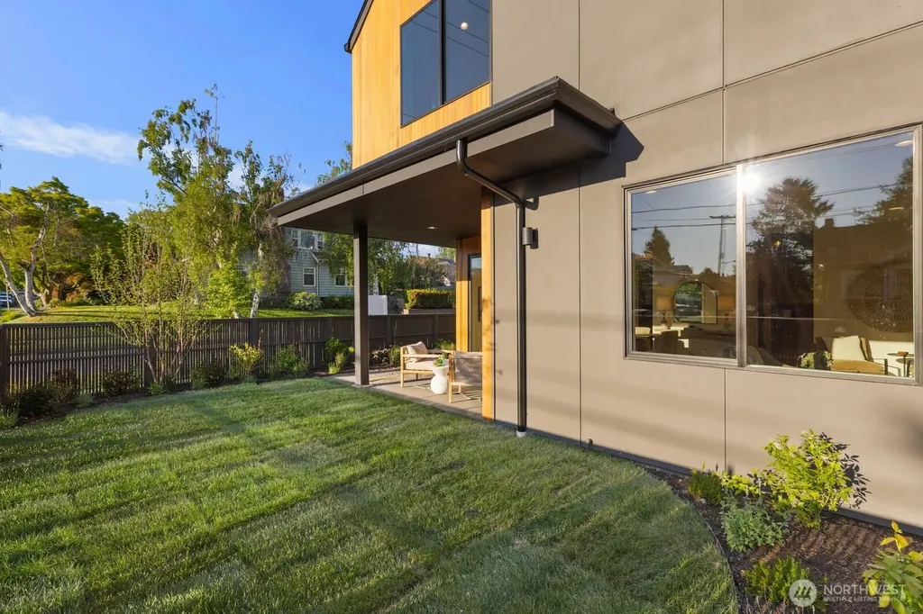 3305 S Hanford Street Seattle WA 98144