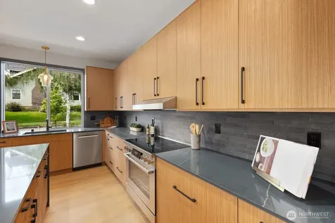 3305 S Hanford Street Seattle WA 98144