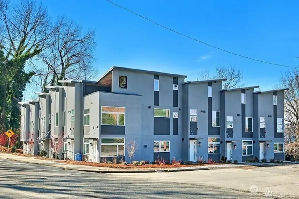 1507 Lakeview Blvd E Seattle WA 98102