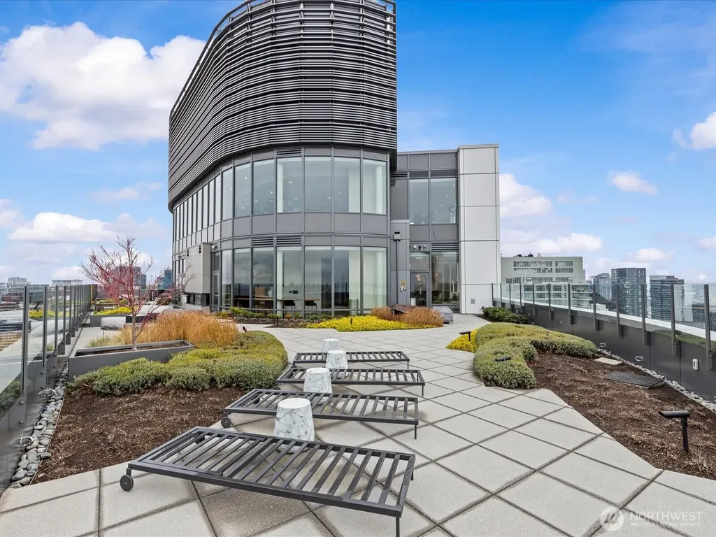 2510 6th Avenue Seattle WA 98121