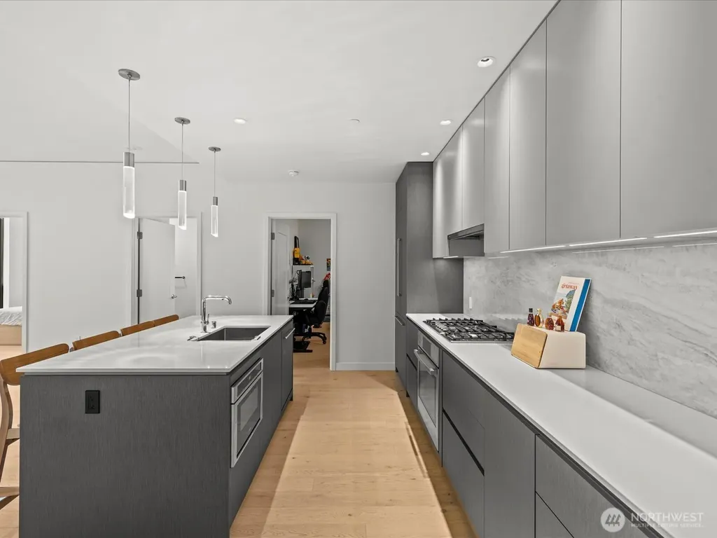 2510 6th Avenue Seattle WA 98121