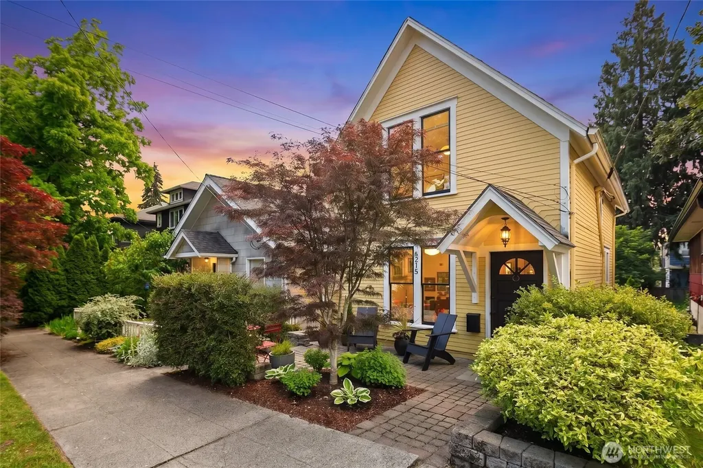 6215 27th Avenue NE Seattle WA 98115