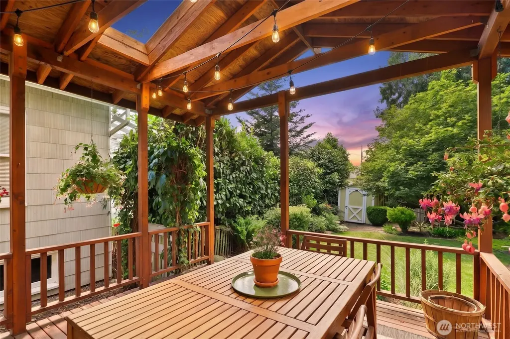 6215 27th Avenue NE Seattle WA 98115