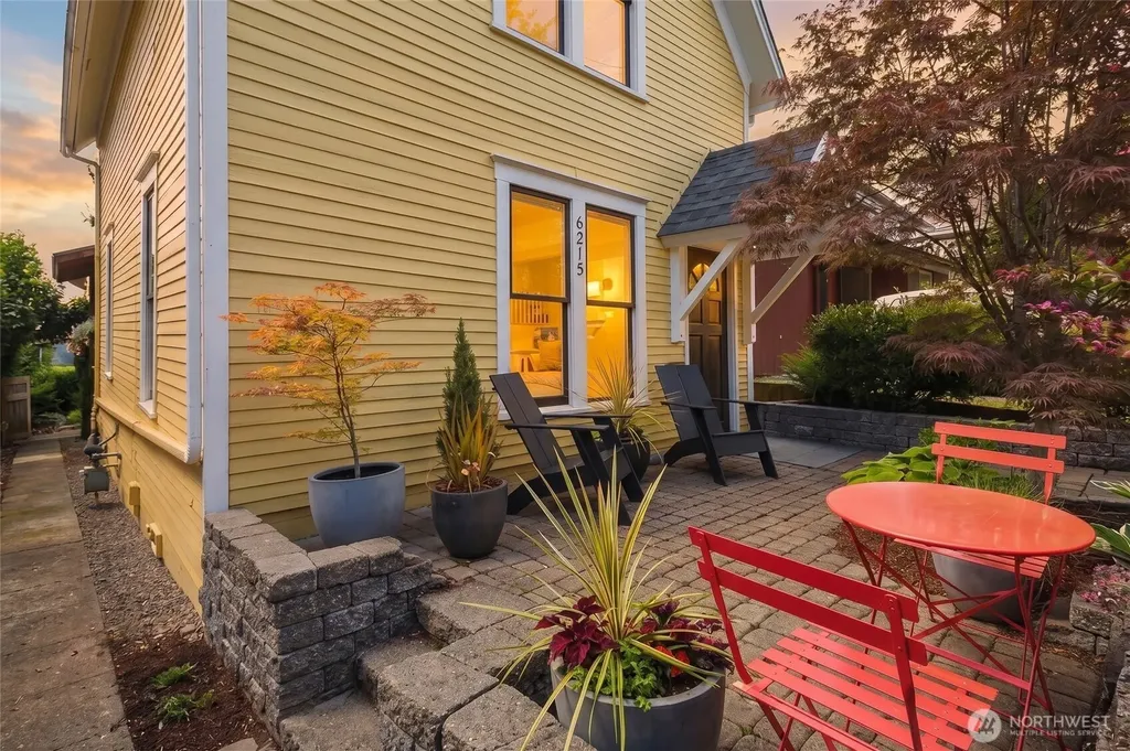 6215 27th Avenue NE Seattle WA 98115