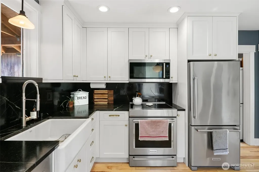 6215 27th Avenue NE Seattle WA 98115