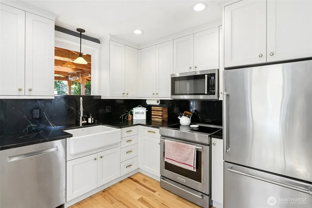 6215 27th Avenue NE Seattle WA 98115