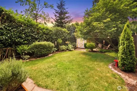 6215 27th Avenue NE Seattle WA 98115