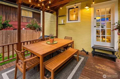 6215 27th Avenue NE Seattle WA 98115