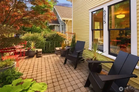 6215 27th Avenue NE Seattle WA 98115