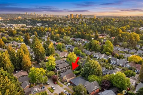 6215 27th Avenue NE Seattle WA 98115