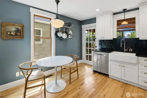 6215 27th Avenue NE Seattle WA 98115