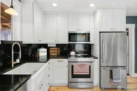 6215 27th Avenue NE Seattle WA 98115