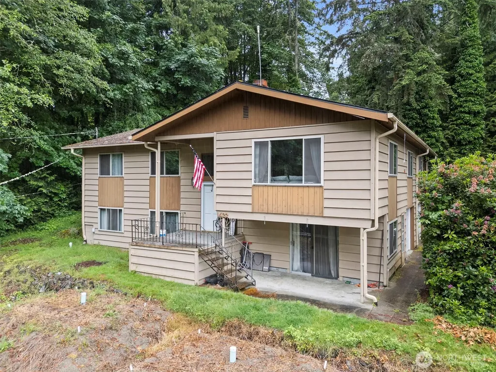 1422 Colchester Dr SE Port Orchard WA 98366